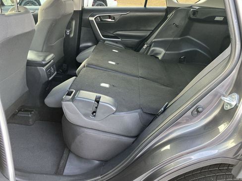 Used 2021 Toyota RAV4 XLE w/ Convenience Package image 24