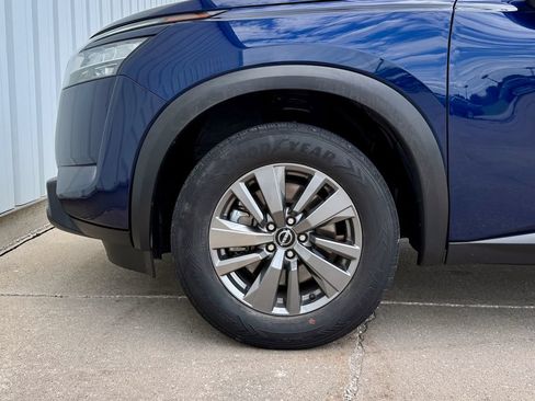 Used 2022 Nissan Pathfinder SV AWD/4WD image 36