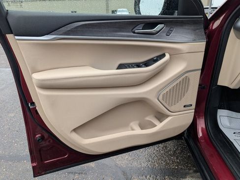 Used 2021 Jeep Grand Cherokee L Limited AWD/4WD image 9