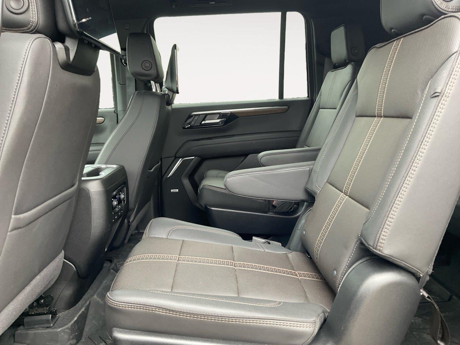Used 2026 Chevrolet Suburban High Country AWD/4WD image 13