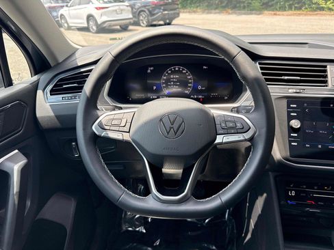 Used 2023 Volkswagen Tiguan SE FWD image 17