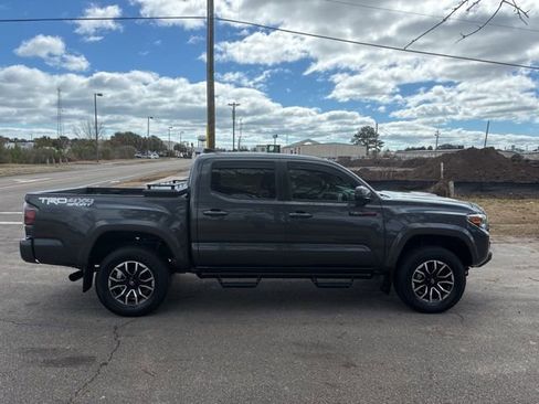 Used 2021 Toyota Tacoma TRD Sport w/ Technology Package image 2