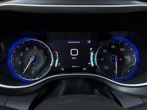 Used 2025 Chrysler Pacifica Select FWD image 44