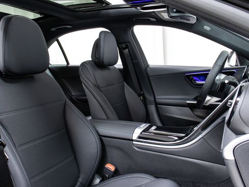 Used 2025 Mercedes-Benz C 300 4MATIC Sedan image 26