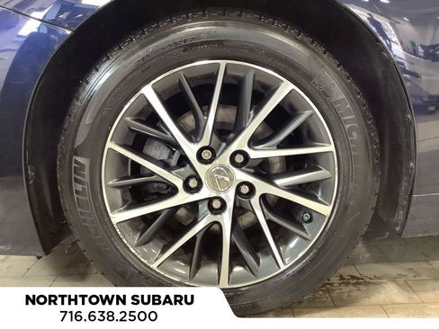 Used 2018 Lexus ES 350 w/ Luxury Package w/Wood Trim image 24