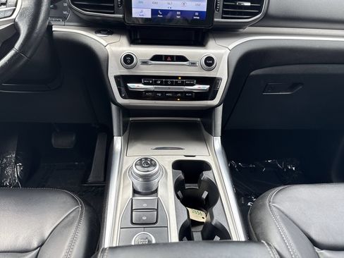 Certified 2023 Ford Explorer XLT w/ Equipment Group 202A AWD/4WD image 3