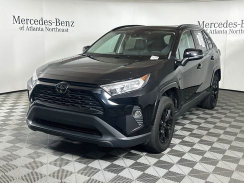 Used 2021 Toyota RAV4 XLE w/ Convenience Package FWD image 3