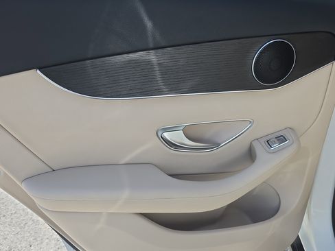Used 2022 Mercedes-Benz GLC 300 4MATIC w/ Multimedia Package Lite image 14