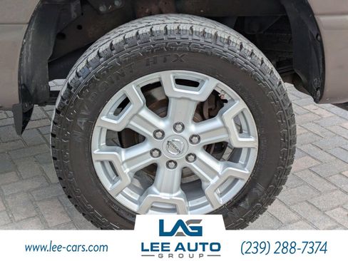 Used 2017 Nissan Titan SV image 8