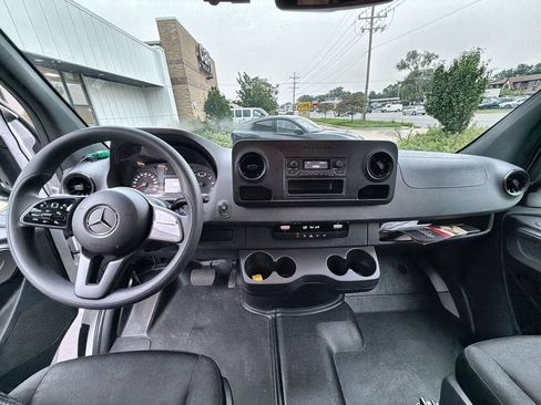 Used 2023 Mercedes-Benz Sprinter 1500 image 10