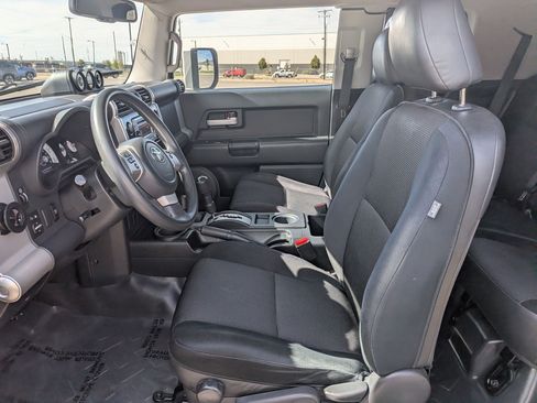 Used 2011 Toyota FJ Cruiser 4WD w/ Convenience Pkg image 25