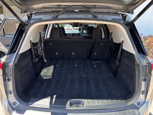 Used 2025 Nissan Pathfinder SV FWD image 34