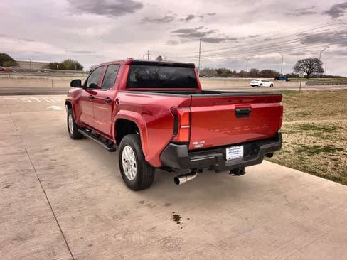 Used 2025 Toyota Tacoma SR image 5