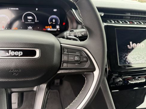 Used 2024 Jeep Grand Cherokee Laredo X w/ Trailer Tow Package image 18