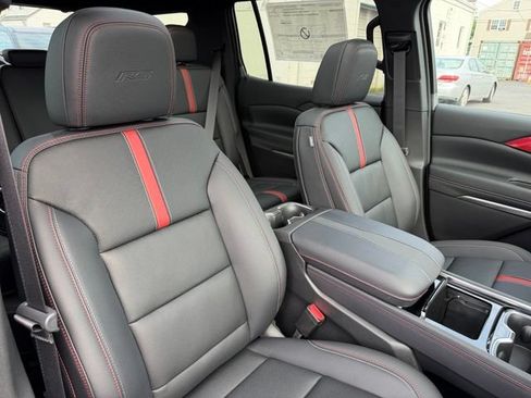 New 2026 Chevrolet Traverse RS w/ LPO, Floor Liner Package AWD/4WD image 17