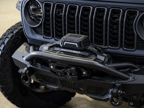 Used 2025 Jeep Gladiator Sport AWD/4WD image 24