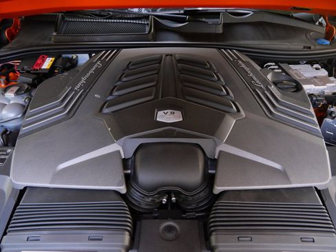 Used 2022 Lamborghini Urus image 24