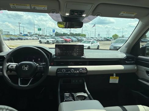 New 2026 Honda Pilot Touring image 18