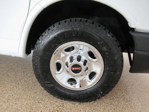 Used 2014 GMC Savana 3500 Extended image 16