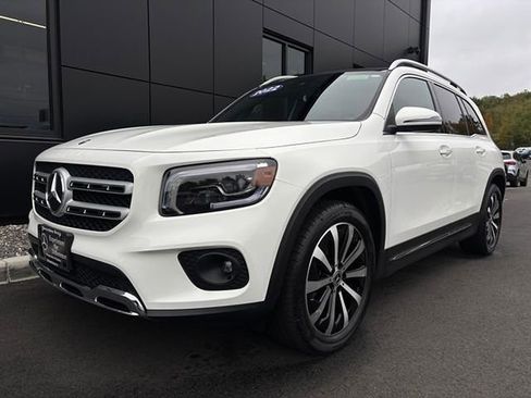 Used 2022 Mercedes-Benz GLB 250 4MATIC image 2