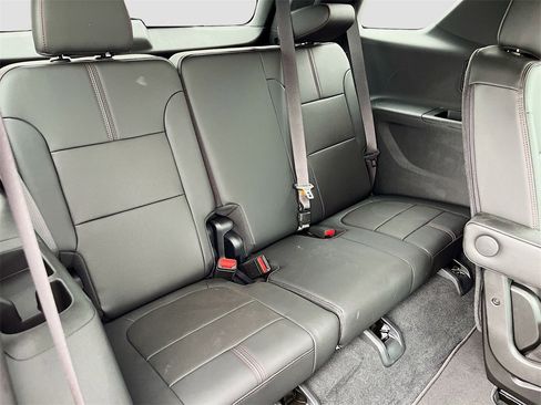 Used 2023 Chevrolet Traverse RS image 28