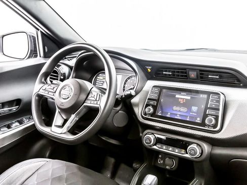 Used 2019 Nissan Kicks SV FWD image 19