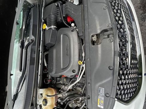 Used 2022 Chrysler Pacifica Touring-L w/ Uconnect Theater Family Group FWD image 6
