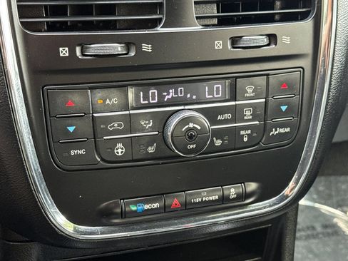 Used 2017 Dodge Grand Caravan GT FWD image 22