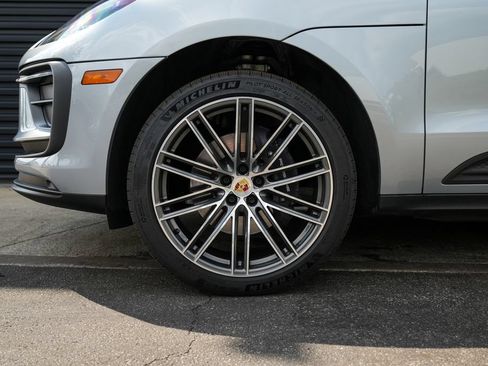 Certified 2026 Porsche Macan AWD/4WD image 11