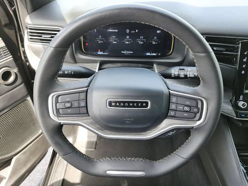 Used 2024 Jeep Wagoneer L Series II w/ Flexible Seating Group RWD image 31