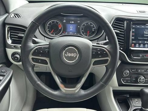 Used 2019 Jeep Cherokee Limited FWD image 16