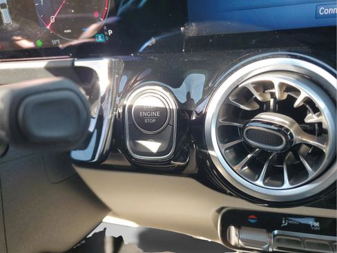 Used 2025 Mercedes-Benz GLA 250 image 23