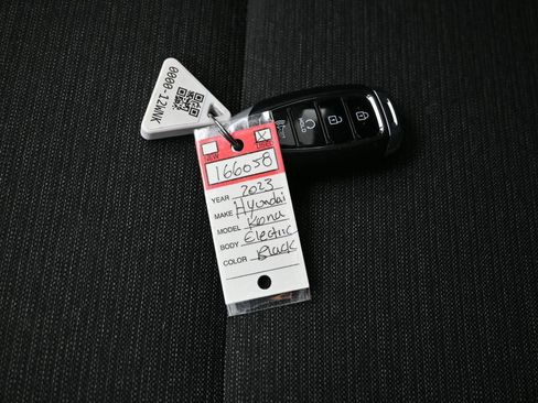 Used 2023 Hyundai Kona SE w/ Cargo Package image 28