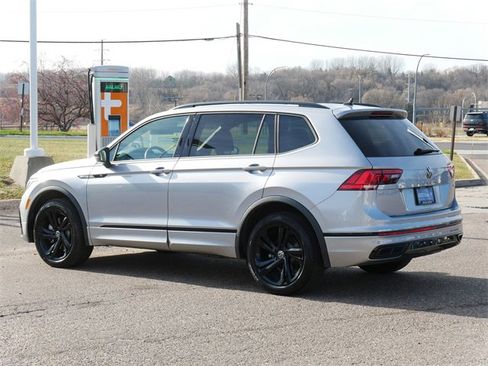 Certified 2024 Volkswagen Tiguan SE R-Line image 5