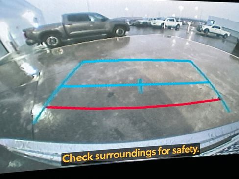 Used 2024 Toyota Highlander XLE image 17