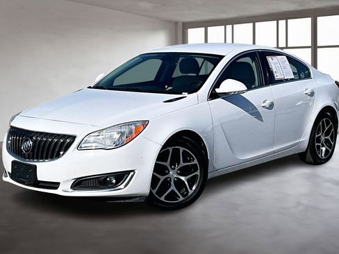 Used 2017 Buick Regal Sport Touring FWD image 2