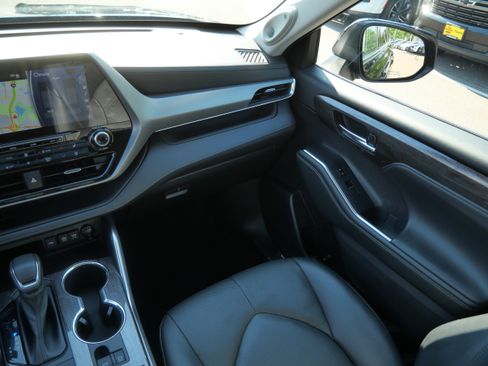 Used 2021 Toyota Highlander Platinum AWD/4WD image 12
