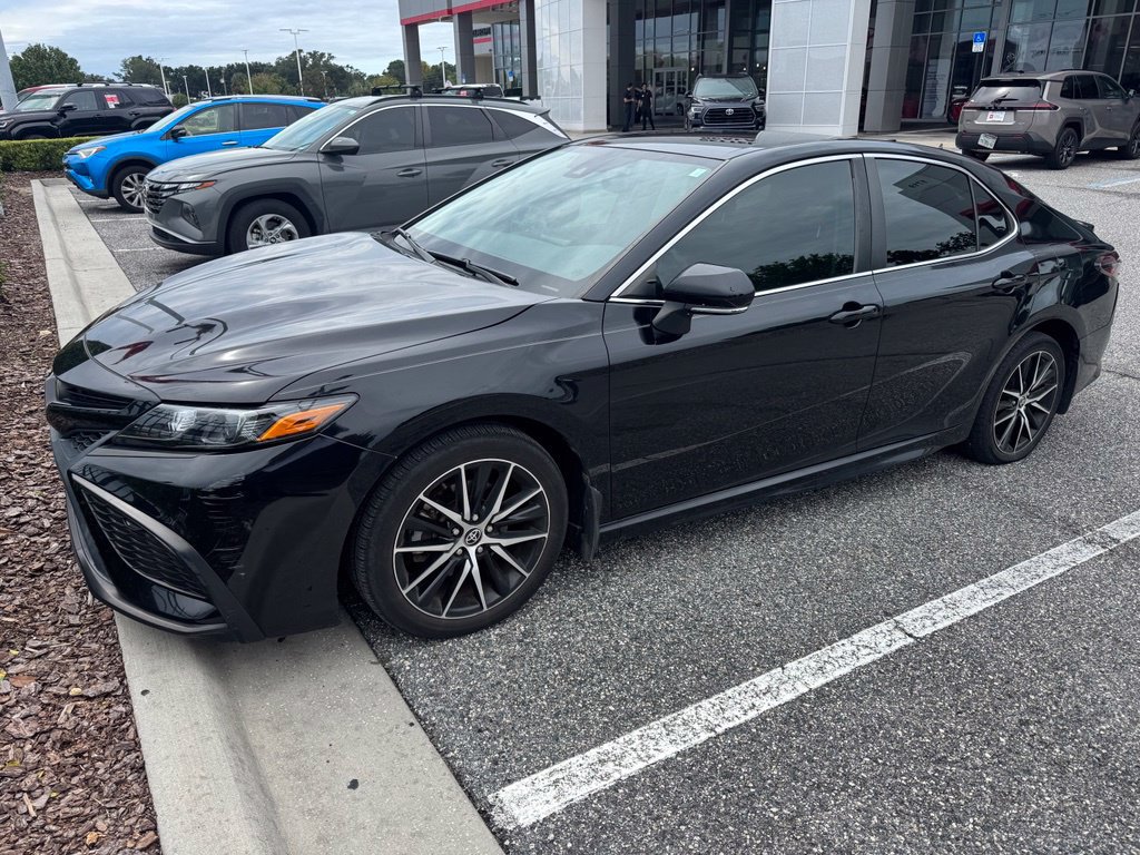 Used 2023 Toyota Camry SE w/ Convenience Package FWD image 1