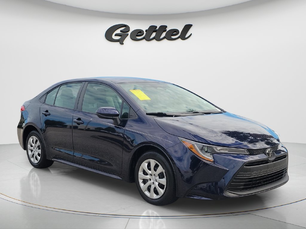 Used 2023 Toyota Corolla LE FWD image 3