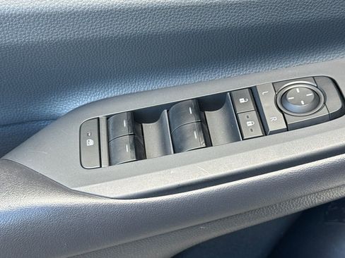 Used 2023 Toyota Prius LE FWD image 12