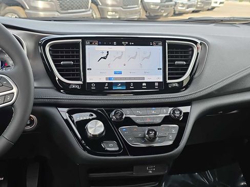 New 2026 Chrysler Pacifica Select FWD image 24