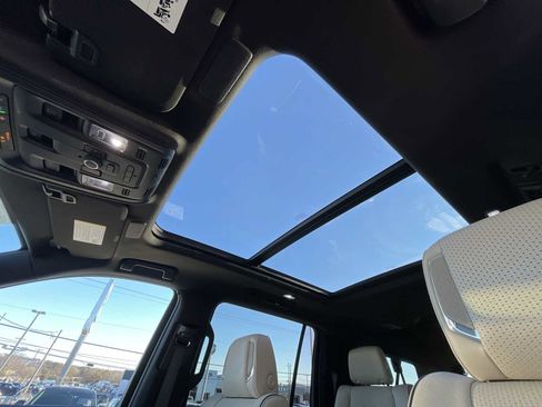 Certified 2023 Cadillac Escalade ESV Premium Luxury w/ LPO, Radiant Package image 19