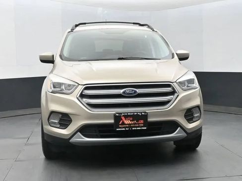 Used 2017 Ford Escape SE w/ Equipment Group 201A AWD/4WD image 3