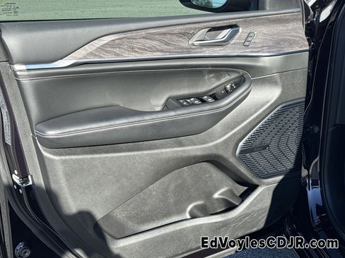 Used 2023 Jeep Grand Cherokee L Overland w/ Rear Seat Video Group I image 13