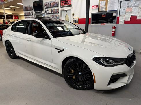 Used 2023 BMW M5 image 1