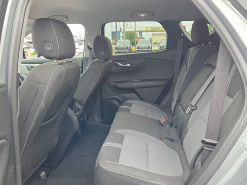 Used 2025 Chevrolet Blazer LT FWD image 6