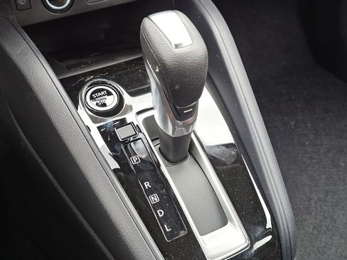 New 2025 Nissan Versa SR w/ Trunk Package image 13