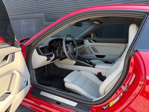 Certified 2024 Porsche 911 Carrera image 4