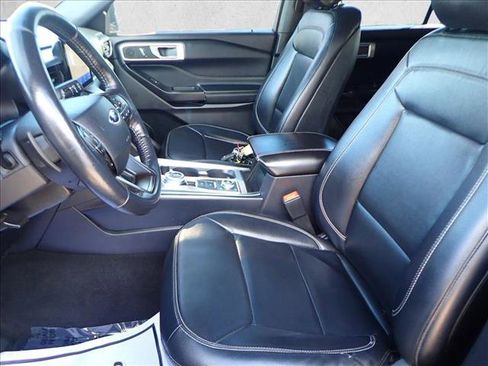 Used 2020 Ford Explorer XLT w/ Equipment Group 202A image 13