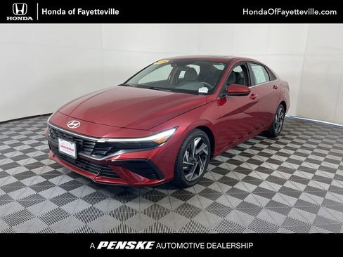 Used 2025 Hyundai Elantra SEL image 1